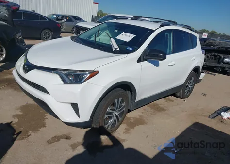 2017 Toyota Rav4 Le z USA, uszkodzony, nr VIN 2T3ZFREV2HW369657